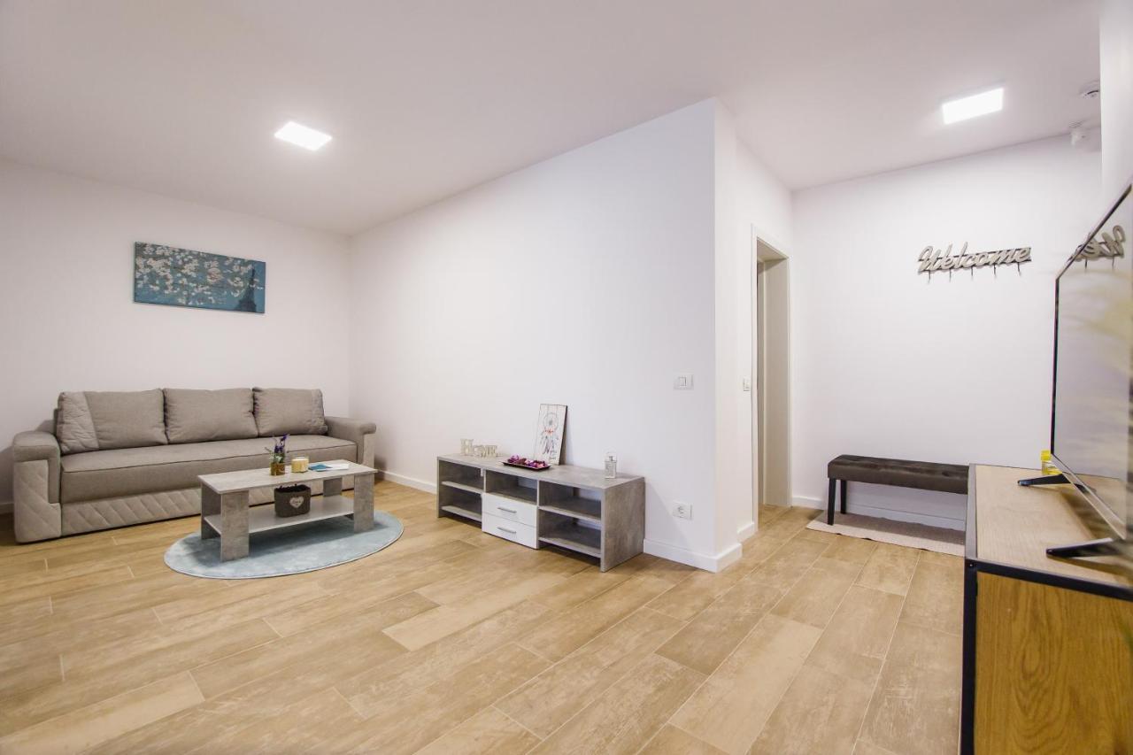 Lovely Home At West Residence Oradea Eksteriør bilde