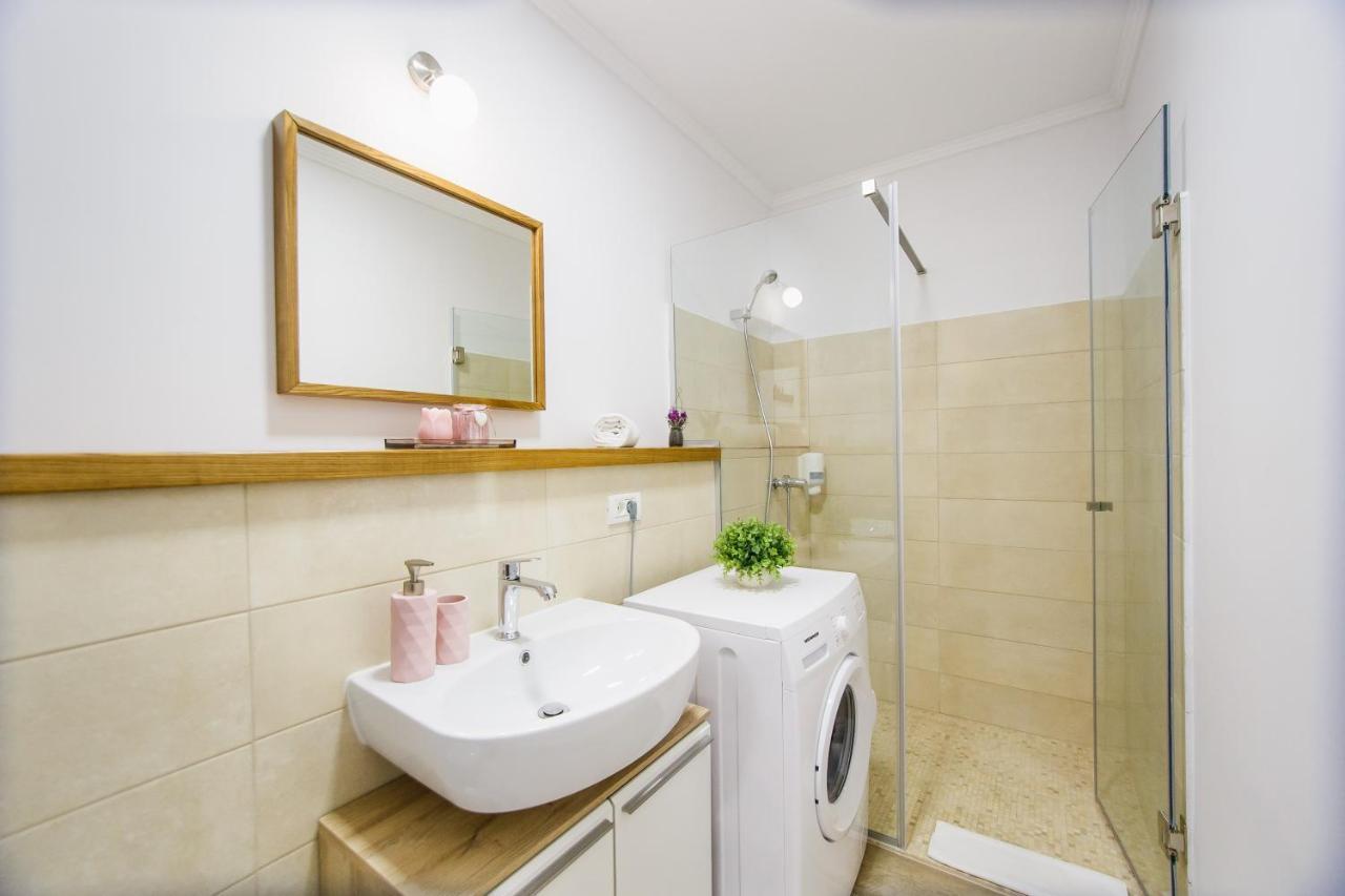 Lovely Home At West Residence Oradea Eksteriør bilde