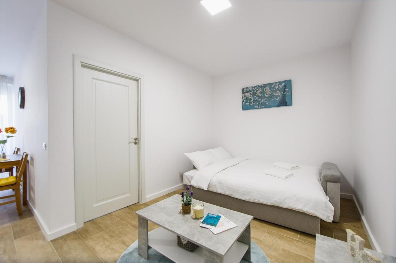 Lovely Home At West Residence Oradea Eksteriør bilde